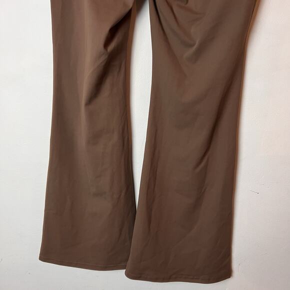 NWT Halara Womens Flare Yoga Leggings Brown With Pockets Size 1XL - Picture 7 of 7